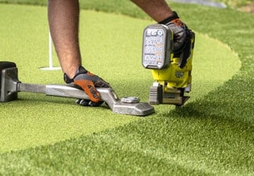card-install-putting-green-360x250