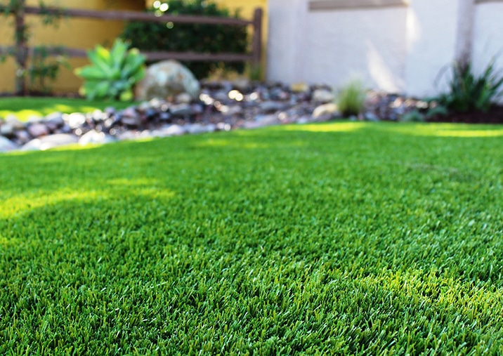 New Law Prohibits HOAs from Banning Artificial Grass